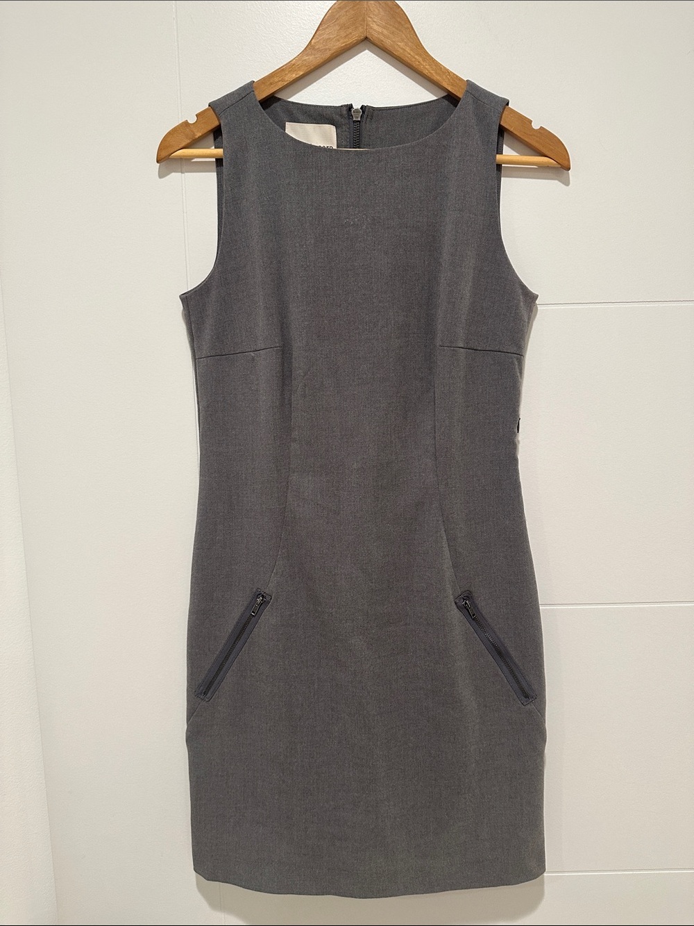 Sleeveless Gray Zip-Pocket Dress - Picture 1 of 3
